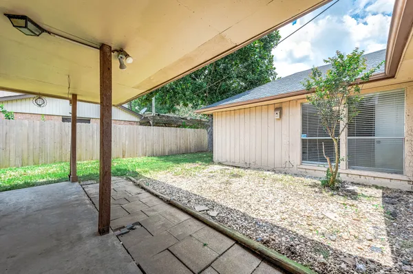 $2,025 | 1922 Arcadia Drive, Sugar Land, TX 77498