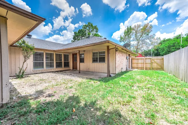 $2,025 | 1922 Arcadia Drive, Sugar Land, TX 77498