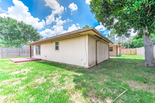 $2,025 | 1922 Arcadia Drive, Sugar Land, TX 77498