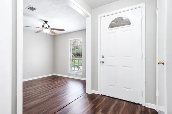 $2,025 | 1922 Arcadia Drive, Sugar Land, TX 77498