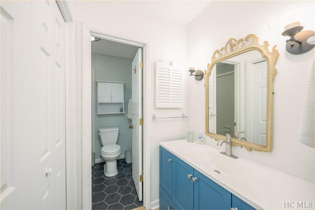 435-1B Overlook Road, Unit 1B Sapphire, NC 28774 - Photo 21 of 53 Gallery Image 21