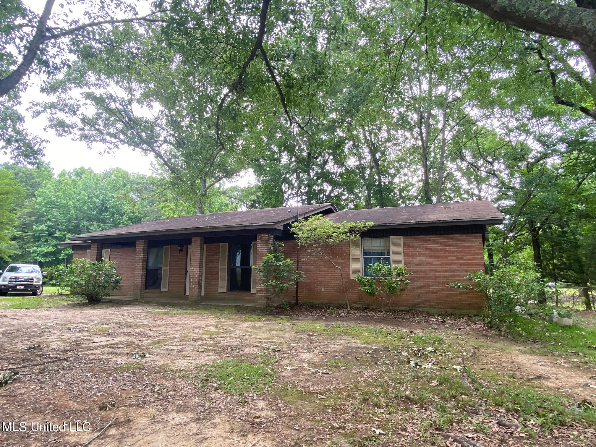 215 Traylor Road Florence, MS 39073 - Photo 2 of 20 IMG_0347