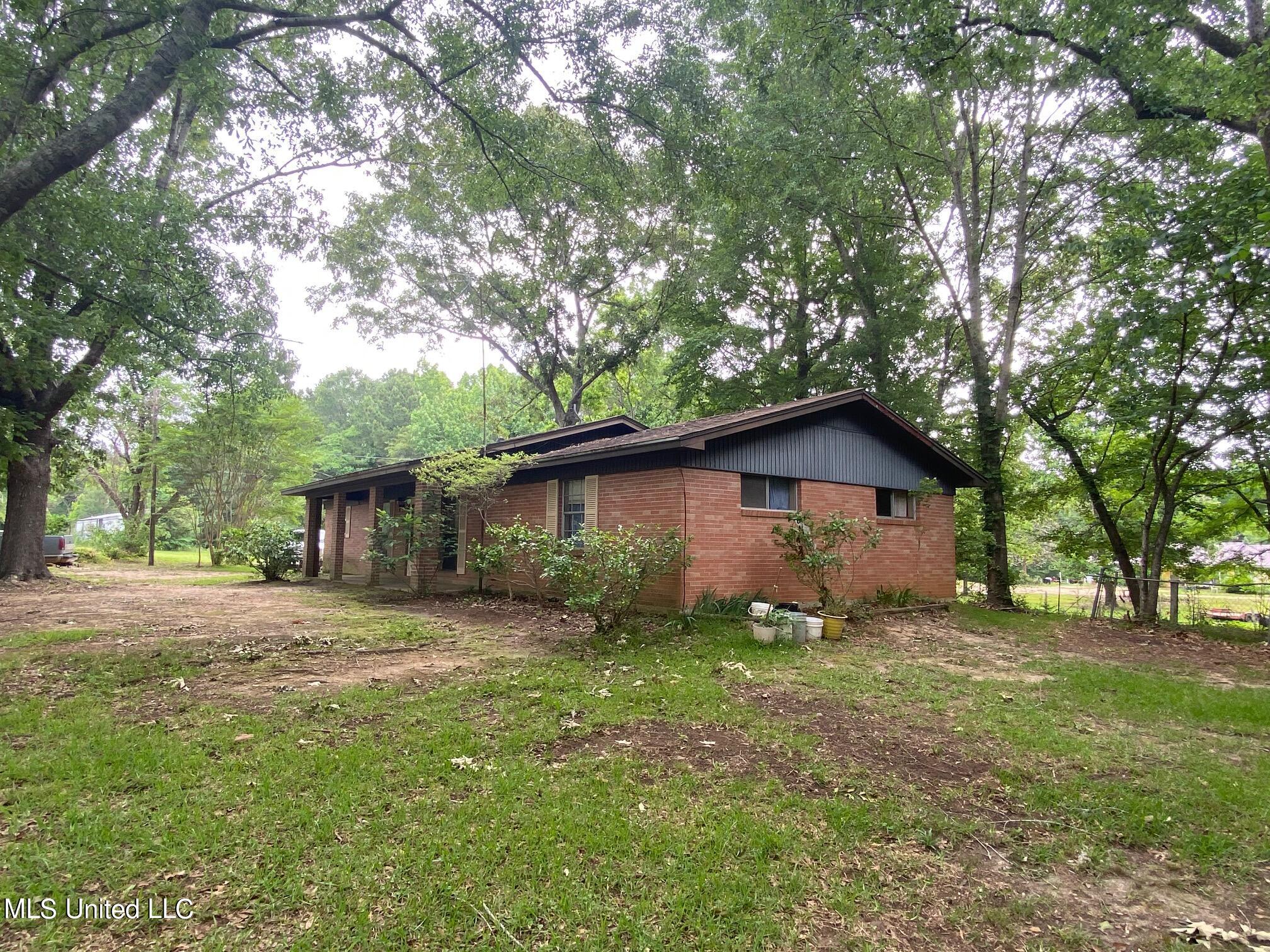 215 Traylor Road Florence, MS 39073 - Photo 3 of 20 IMG_0348