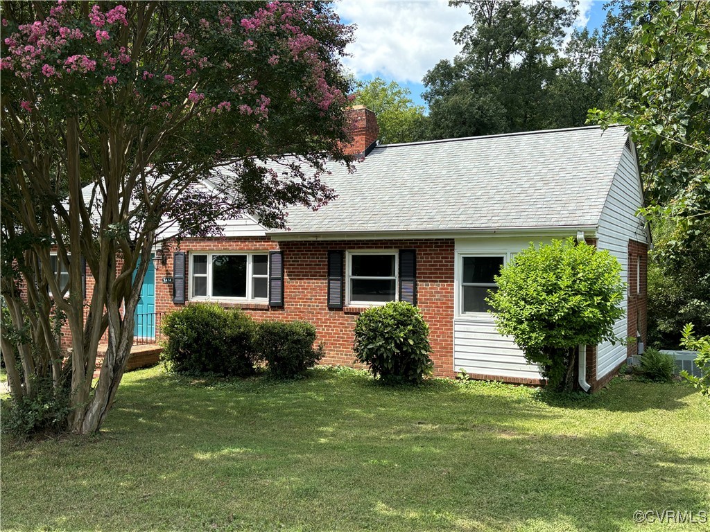 7414 Biscayne Road Henrico, VA 23294 - Photo 1 of 18 View of front of house with a front yard