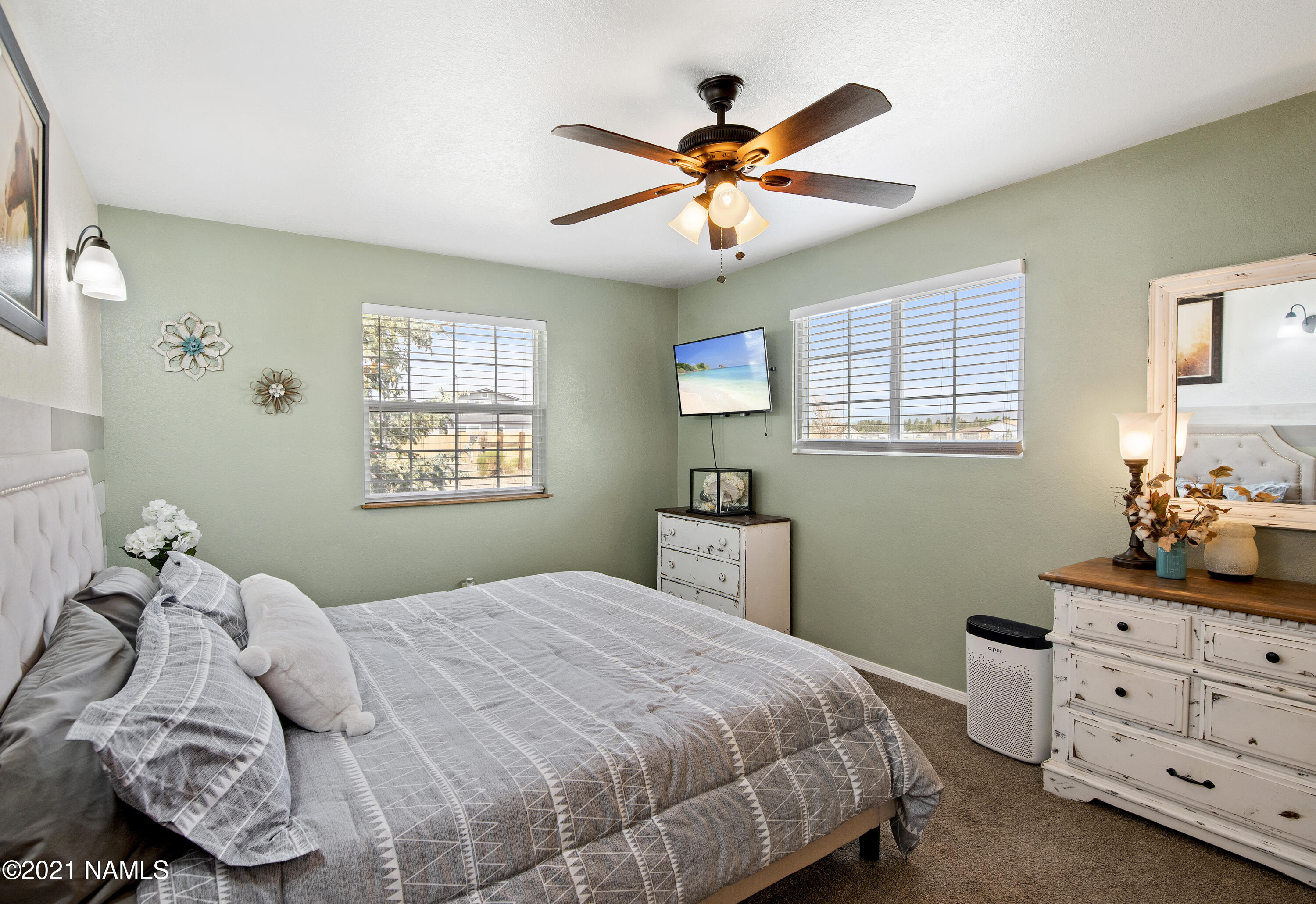 10195 Stagecoach Road Flagstaff, AZ 86004 - Photo 12 of 35 Primary Bedroom
