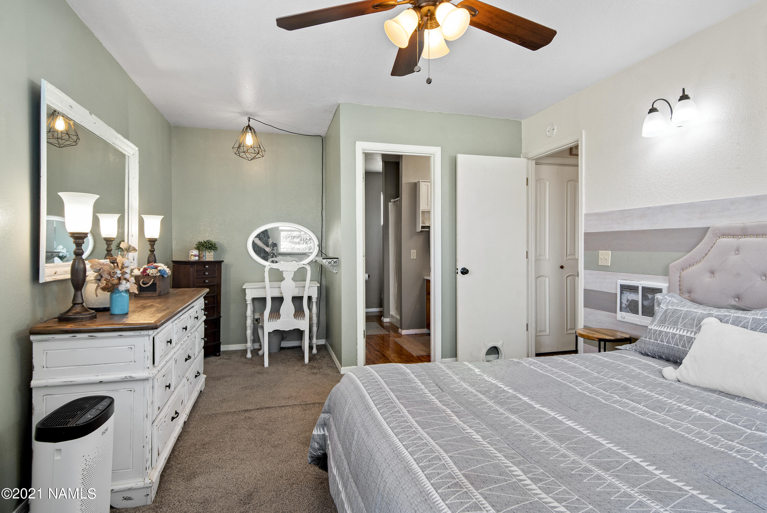 10195 Stagecoach Road Flagstaff, AZ 86004 - Photo 13 of 35 Primary Bedroom