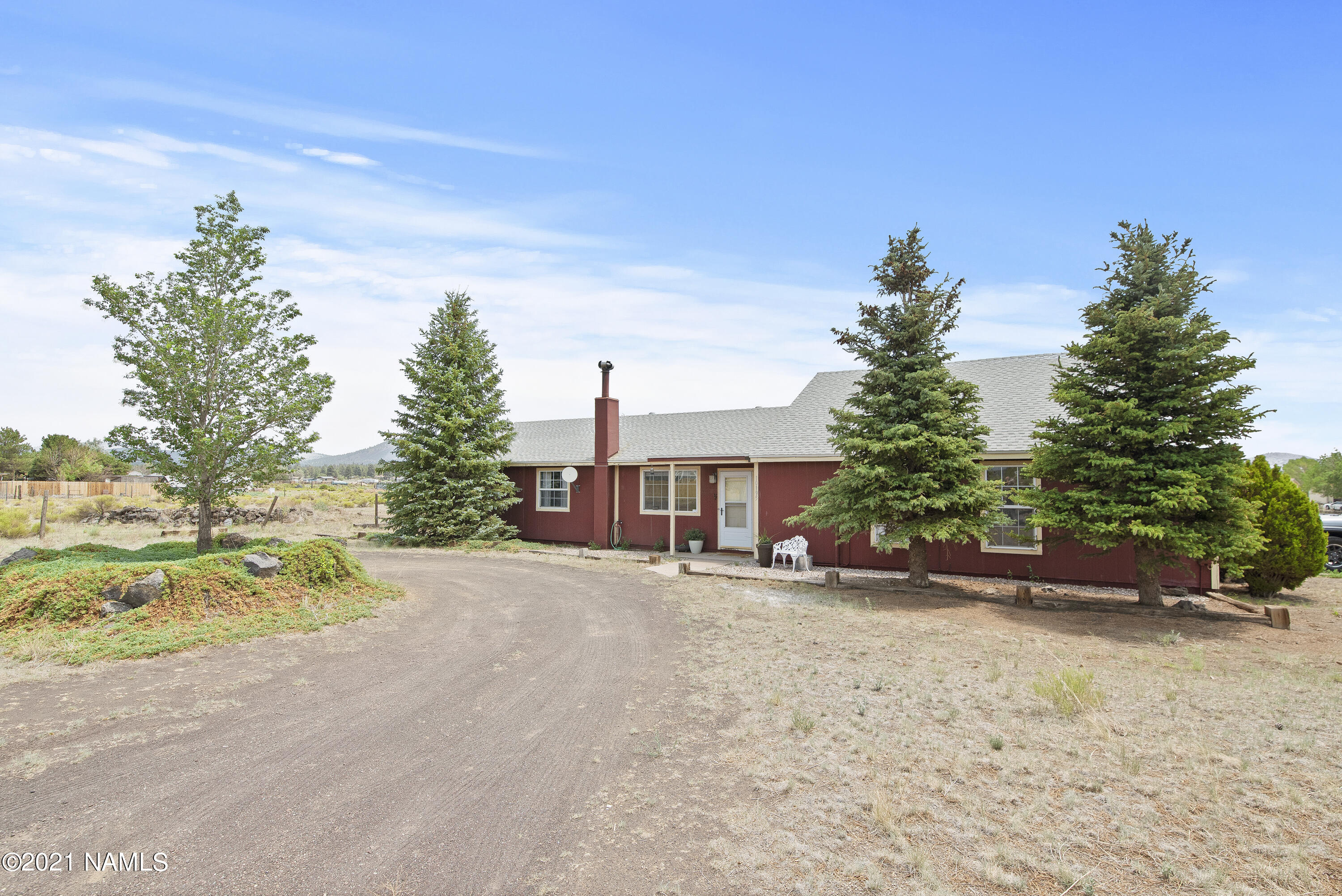 10195 Stagecoach Road Flagstaff, AZ 86004 - Photo 19 of 35 Front of House from Street