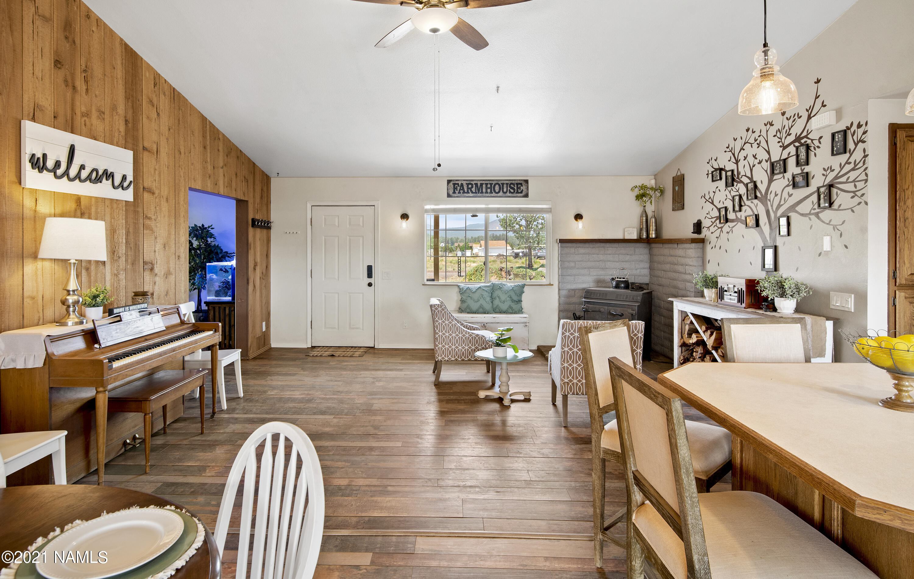 Dining to LivingRoom