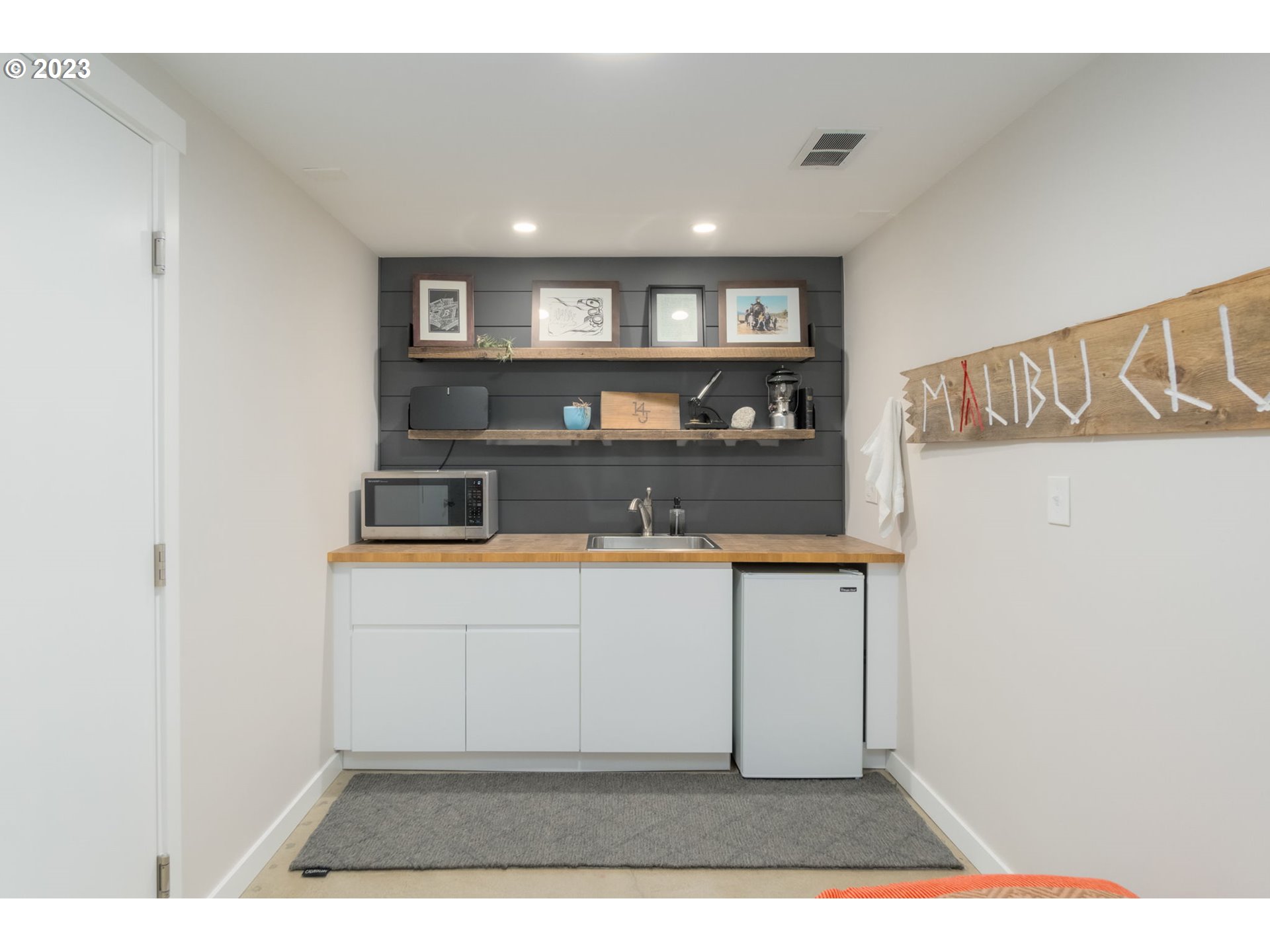 14095 Southwest Hargis Road Beaverton, OR 97008 - Photo 24 of 32 Gallery Image 24
