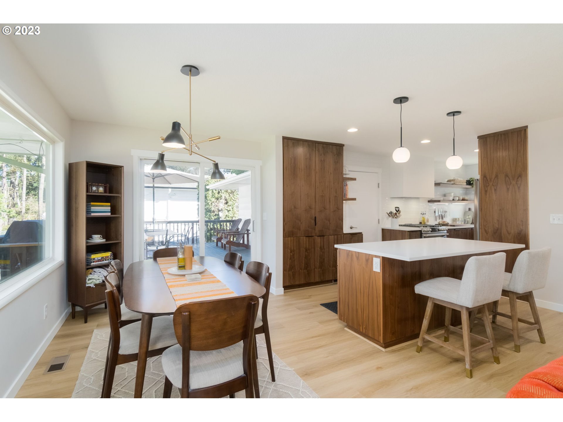 14095 Southwest Hargis Road Beaverton, OR 97008 - Photo 10 of 32 Gallery Image 10