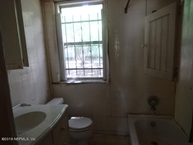 2829 Fleming Street Jacksonville, FL 32254 - Photo 9 of 11 a bathroom with a sink and a toilet