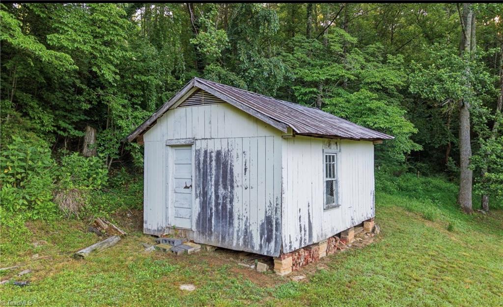11526 Highway 421 Purlear, NC 28665 - Photo 31 of 45