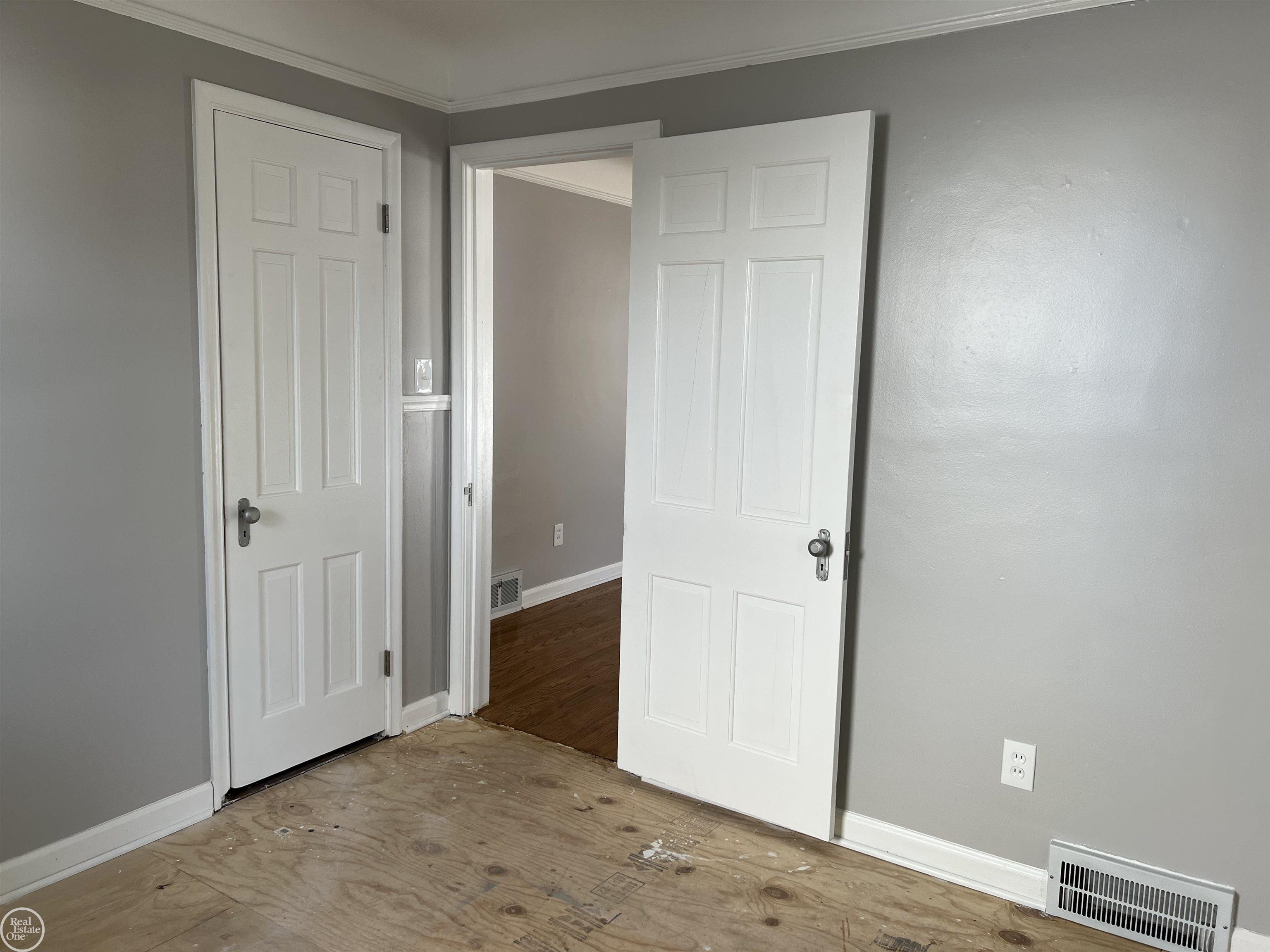 22046 Rausch Avenue Eastpointe, MI 48021 - Photo 14 of 23 50093230-13.JPG