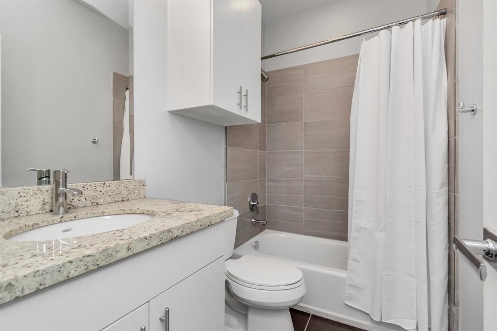 2119 Hadley Street Houston, TX 77003 - Photo 21 of 29 3rd Full Bath.
