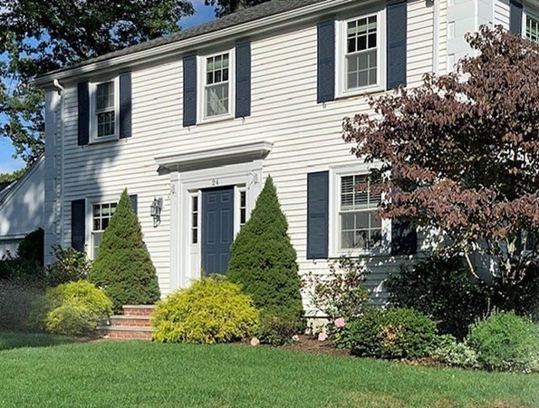 24 Fairfax Road Needham, MA 02492 - Photo 3 of 22