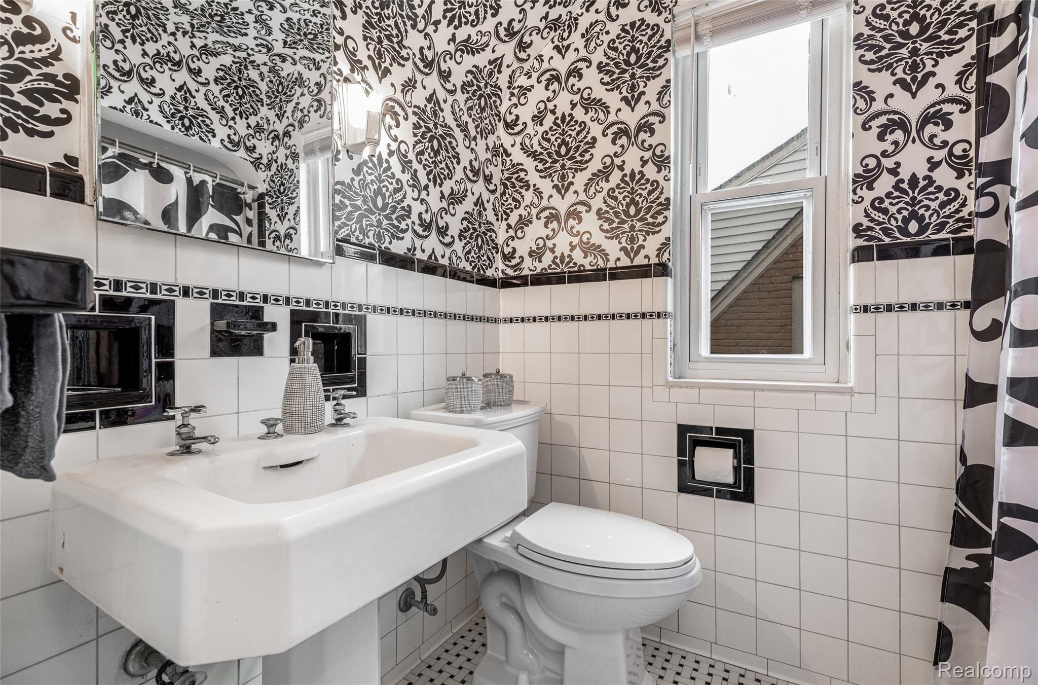 4230 Harvard Road Detroit, MI 48224 - Photo 11 of 14 21.Bathroom