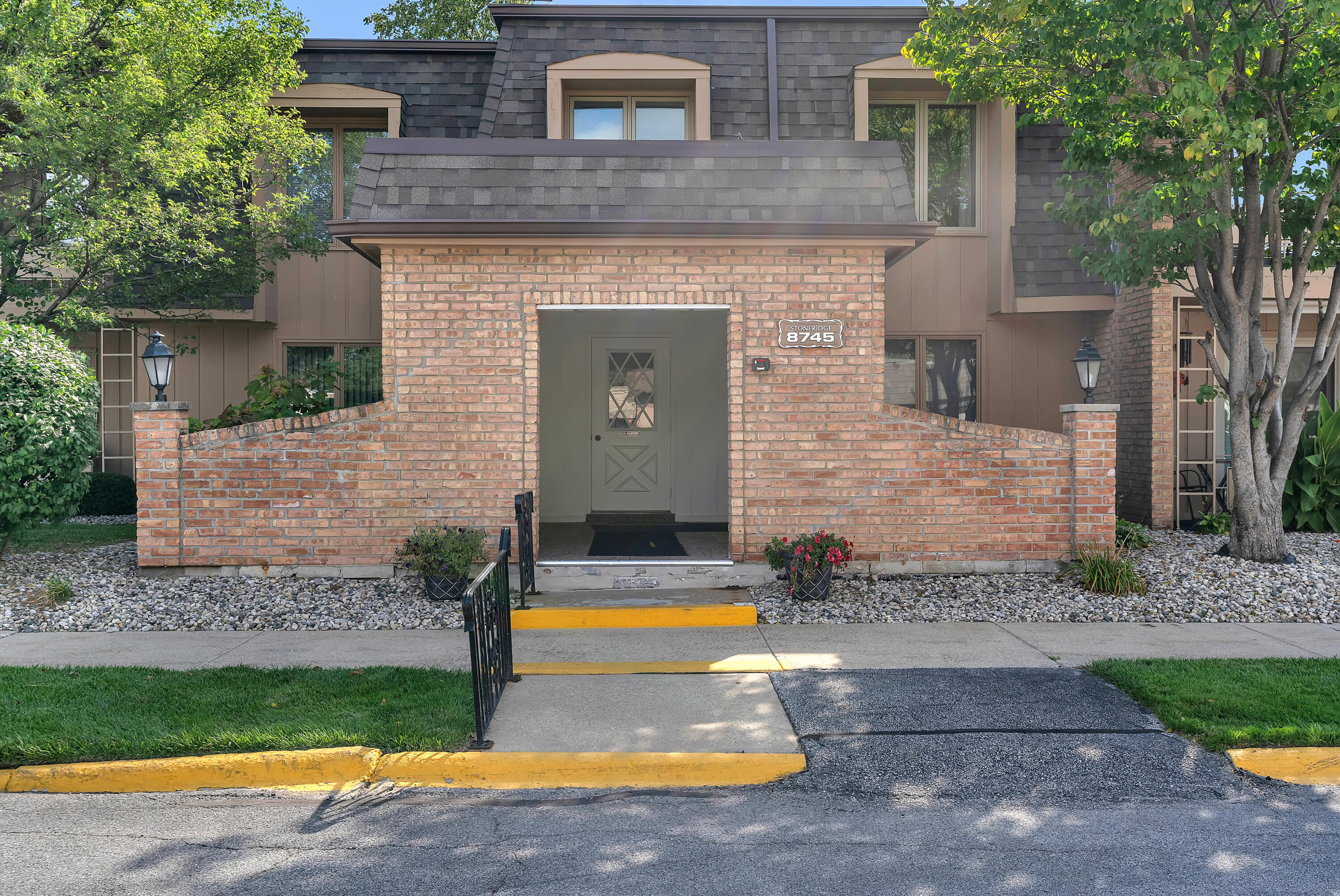 8745 Janeway Court, Unit J3 Munster, IN 46321 - Photo 18 of 25 3000x2008