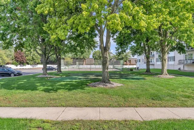 $185,000 | 8745 Janeway Court, Unit J3, Munster, IN 46321