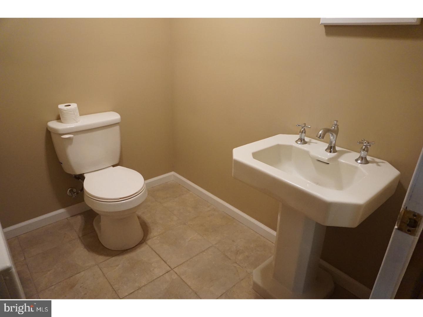 804 Edann Road Oreland, PA 19075 - Photo 17 of 24 Bathroom