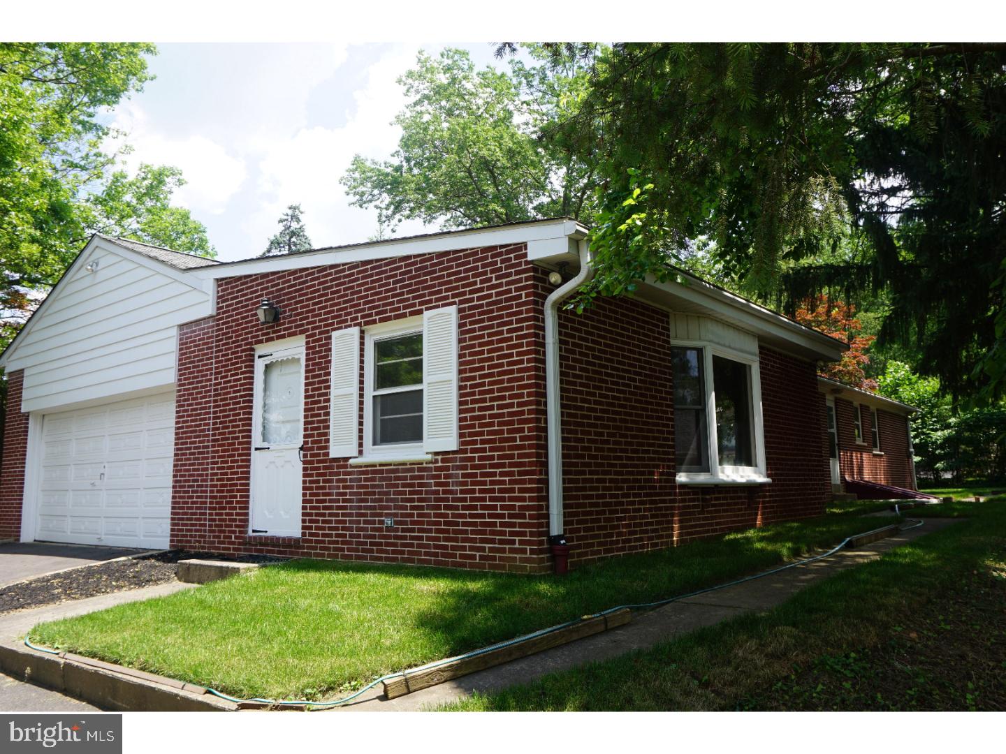 804 Edann Road Oreland, PA 19075 - Photo 23 of 24 Exterior Side