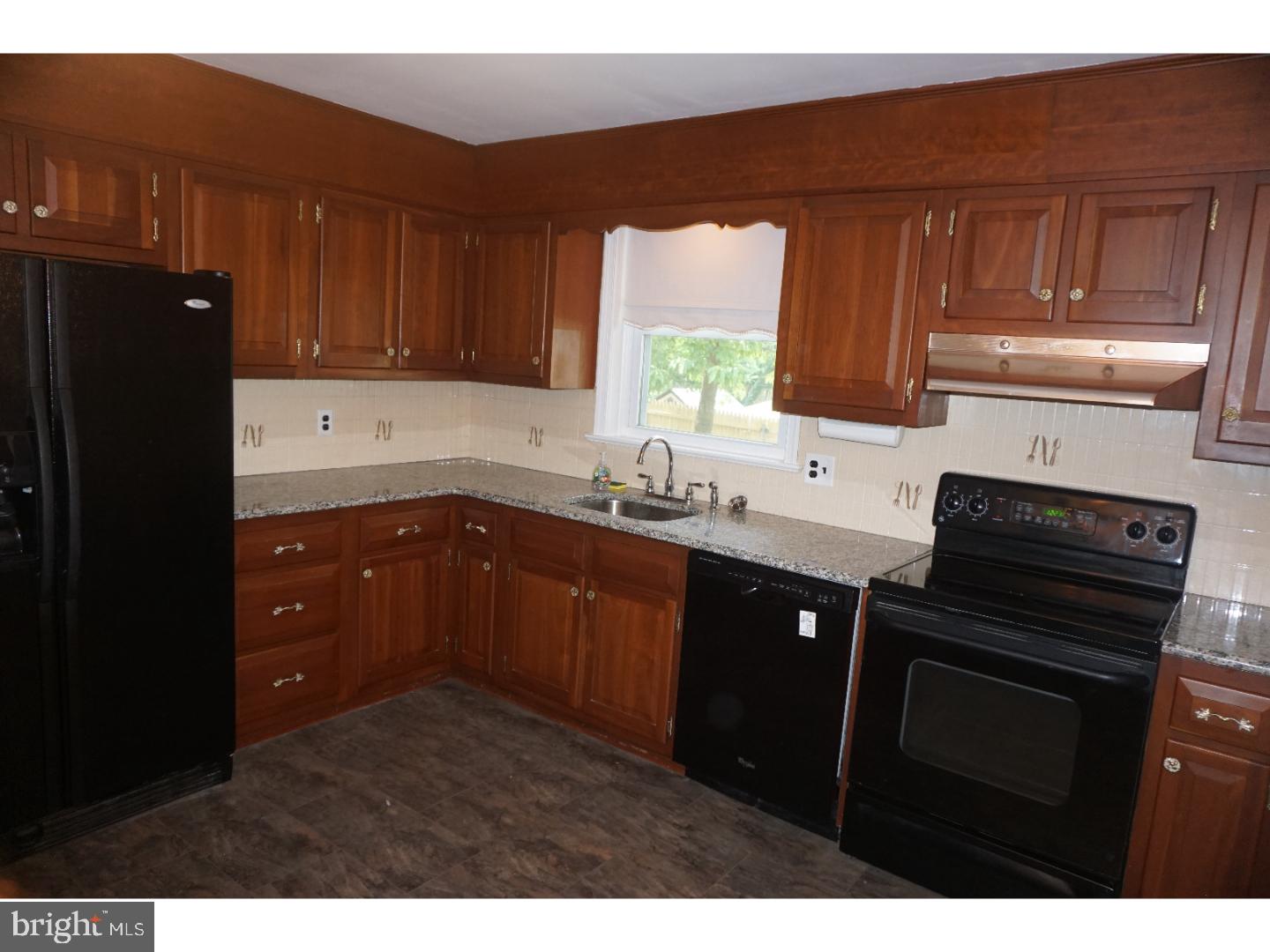 804 Edann Road Oreland, PA 19075 - Photo 4 of 24 Kitchen