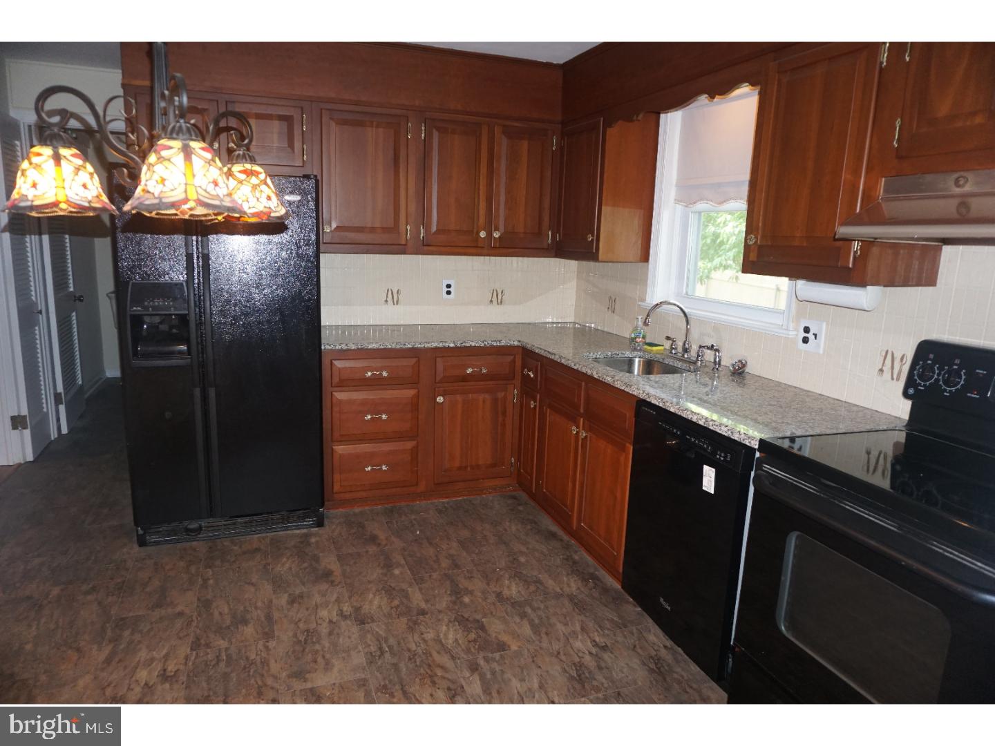 804 Edann Road Oreland, PA 19075 - Photo 5 of 24 Kitchen