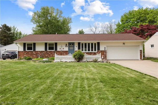 $299,000 | 795 Tarry Lane, Amherst, OH 44001