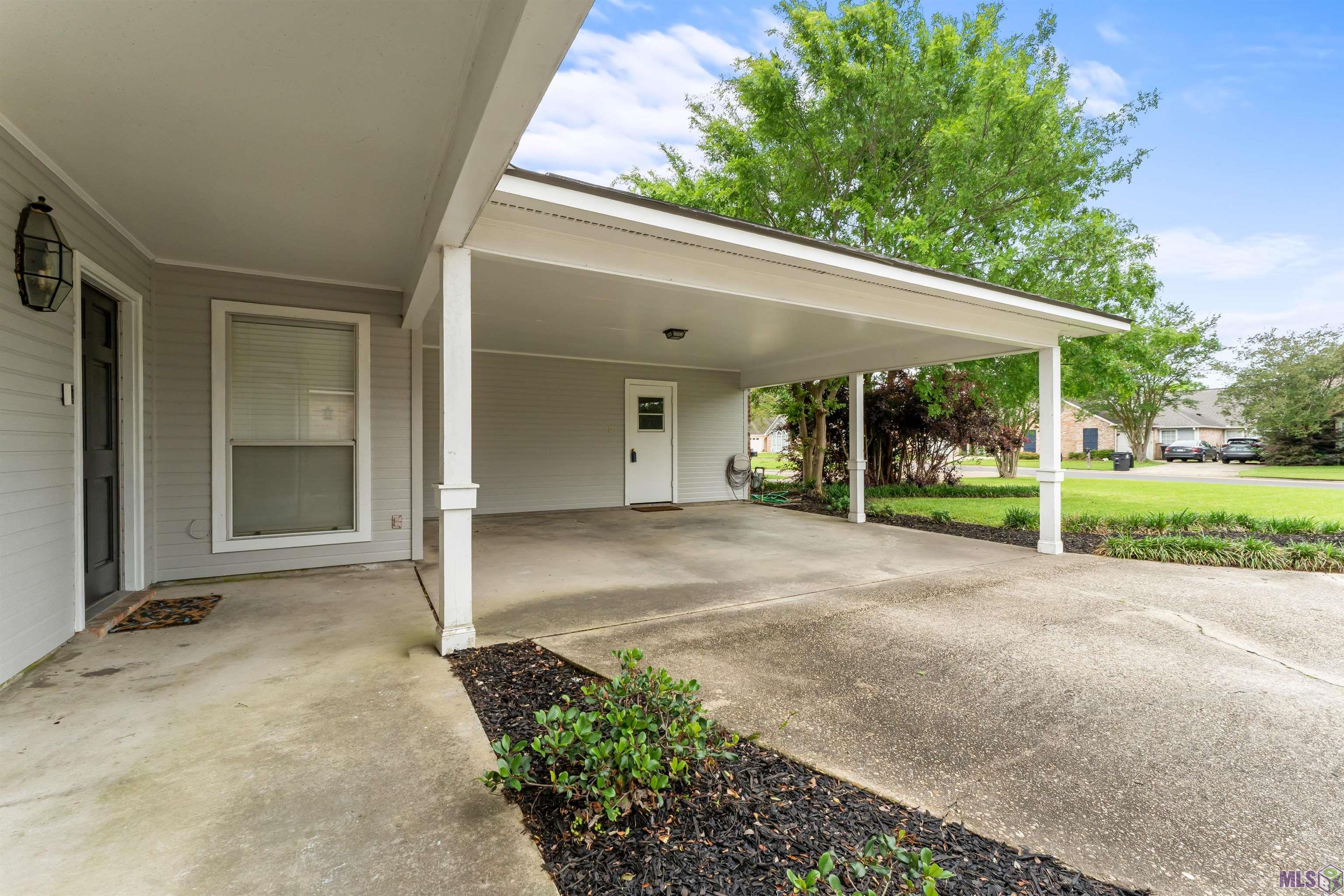 13638 South Fairview Avenue Baton Rouge, LA 70816 - Photo 2 of 24