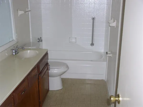 $1,600 | 7210 Pineberry Road, Dallas, TX 75249