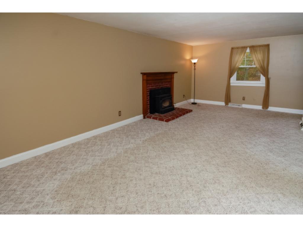 11 Candia Road Chester, NH 03036 - Photo 4 of 28