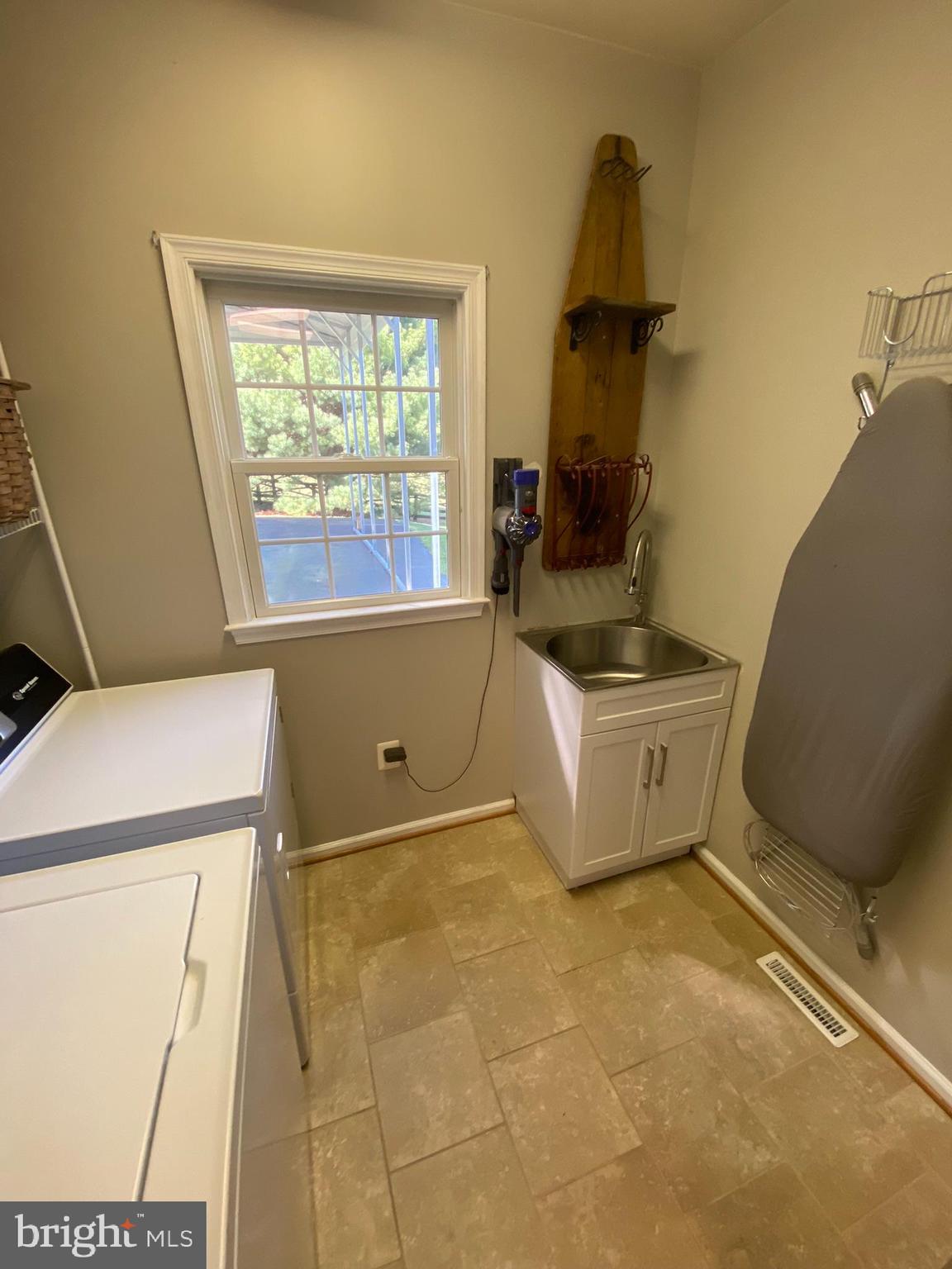 16424 Wayland Road Culpeper, VA 22701 - Photo 59 of 111 Of Course it has a Utility Sink.
