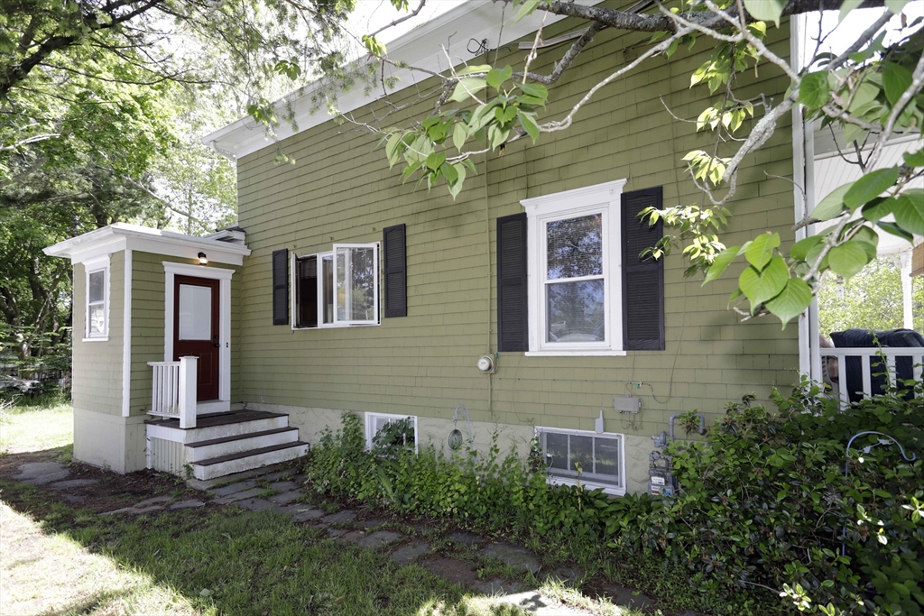 5 Anthony Street Acushnet, MA 02743 - Photo 9 of 37 a front view of a house with garden