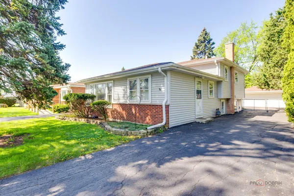 $389,900 | 338 Ash Avenue, Wood Dale, IL 60191