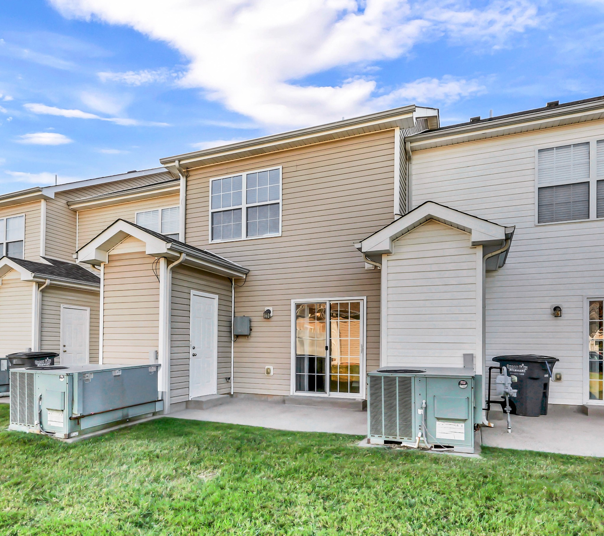 116 Alexander Boulevard Clarksville, TN 37040 - Photo 18 of 33 front view of a house with a yard