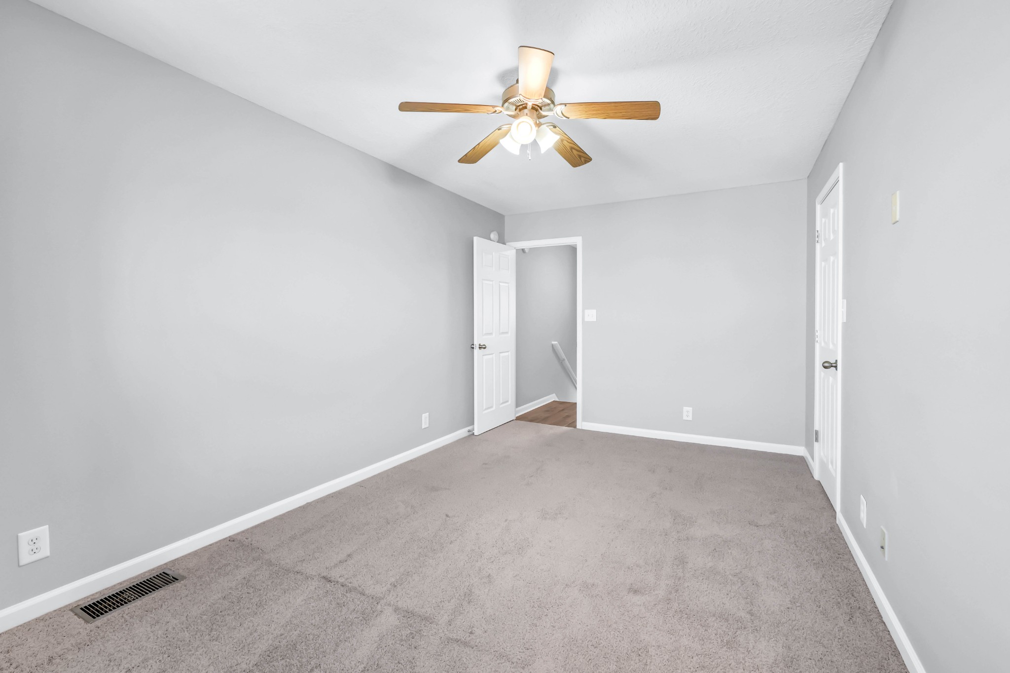 116 Alexander Boulevard Clarksville, TN 37040 - Photo 20 of 33 an empty room with closet and a ceiling fan