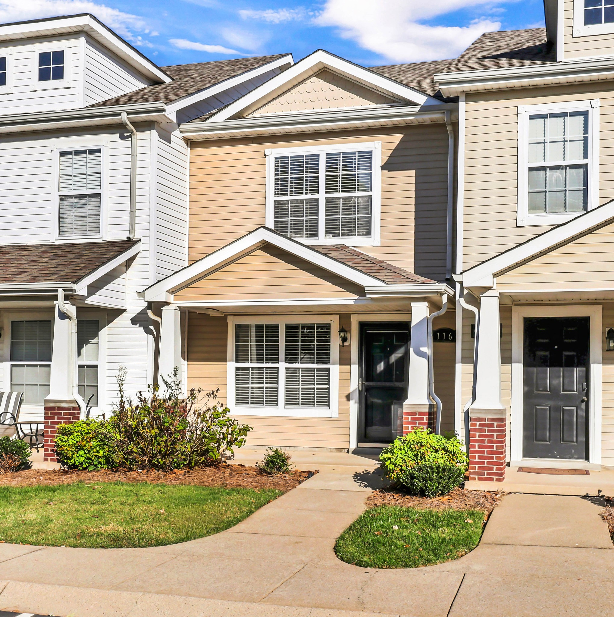 116 Alexander Boulevard Clarksville, TN 37040 - Photo 28 of 33 a front view of a house with garden