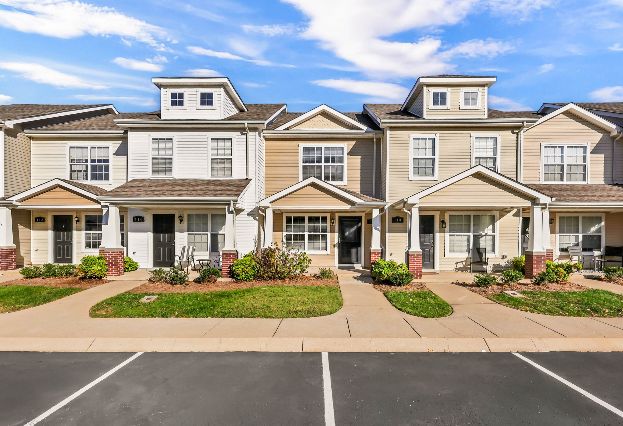 116 Alexander Boulevard Clarksville, TN 37040 - Photo 30 of 33 a front view of a residential houses with yard