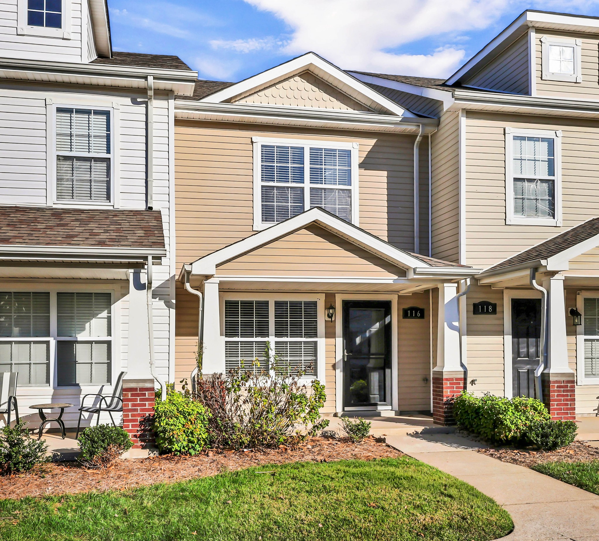 116 Alexander Boulevard Clarksville, TN 37040 - Photo 31 of 33 front view of a house with a yard