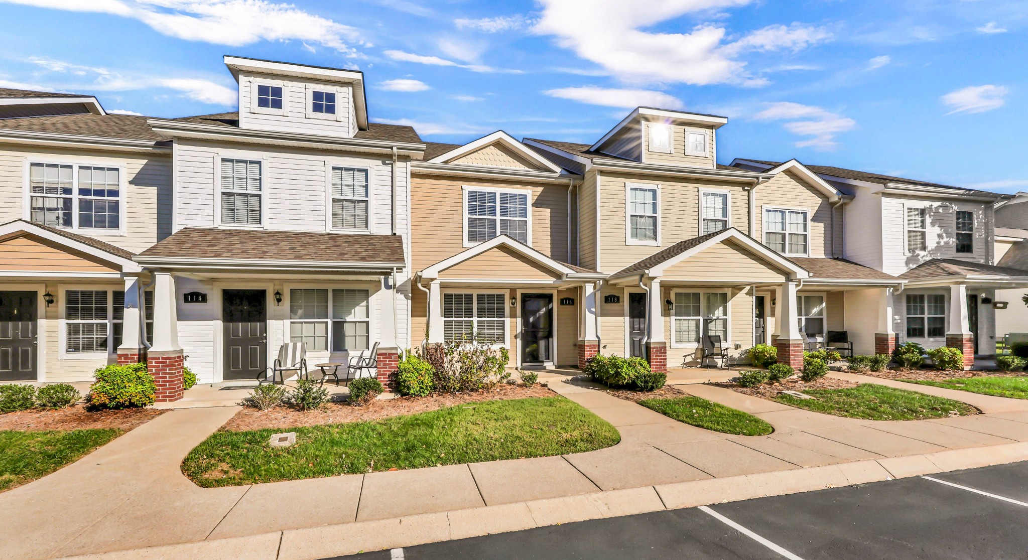 116 Alexander Boulevard Clarksville, TN 37040 - Photo 32 of 33 front view of a house with a yard