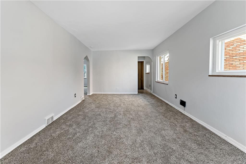 569 Loretto Road Pittsburgh, PA 15217 - Photo 7 of 30