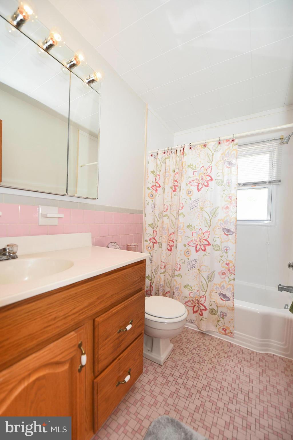 1813 Wycliffe Road Baltimore, MD 21234 - Photo 14 of 30 Bath - Spacious w/ Window