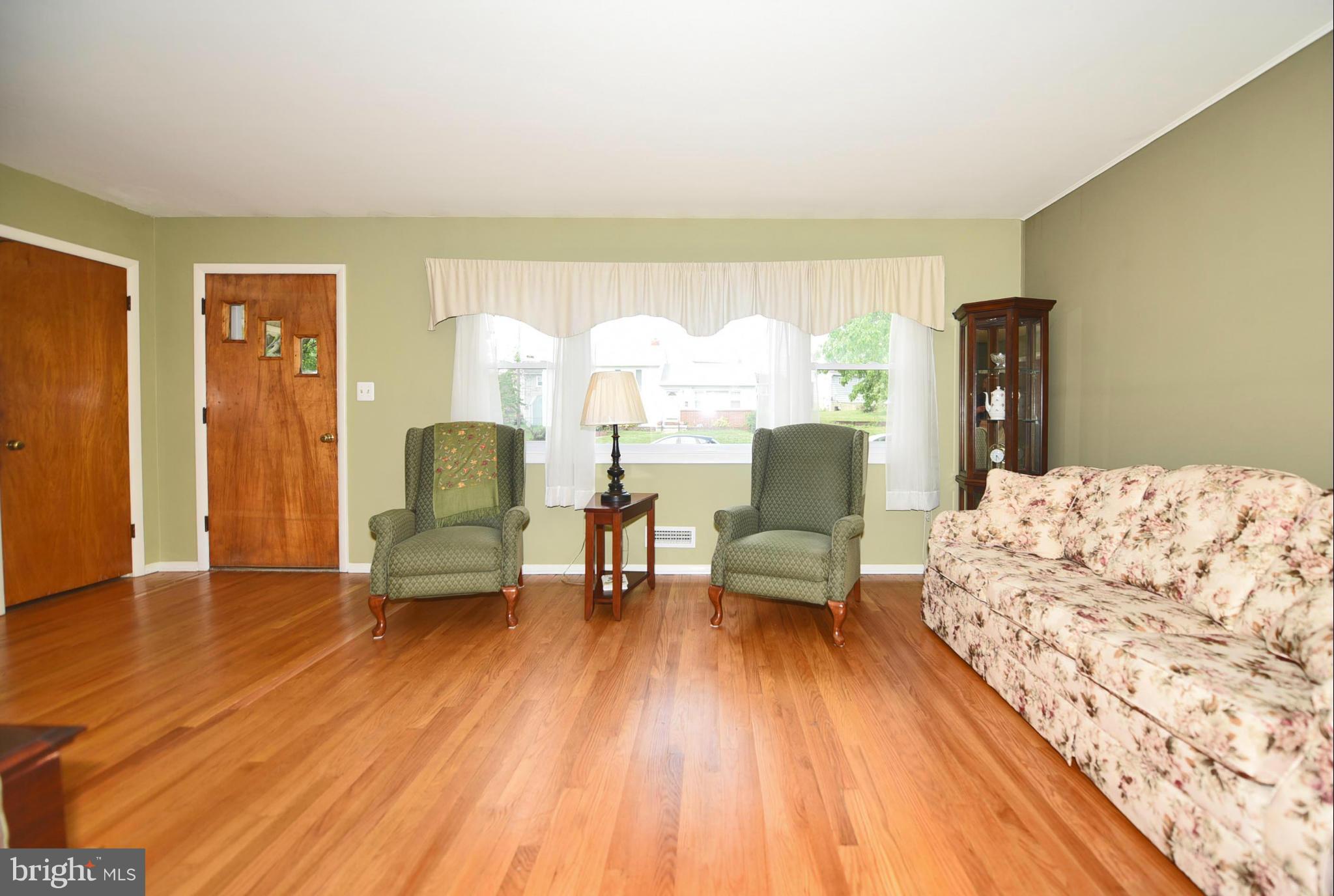 1813 Wycliffe Road Baltimore, MD 21234 - Photo 4 of 30 Family Room - Natural Sunlight!