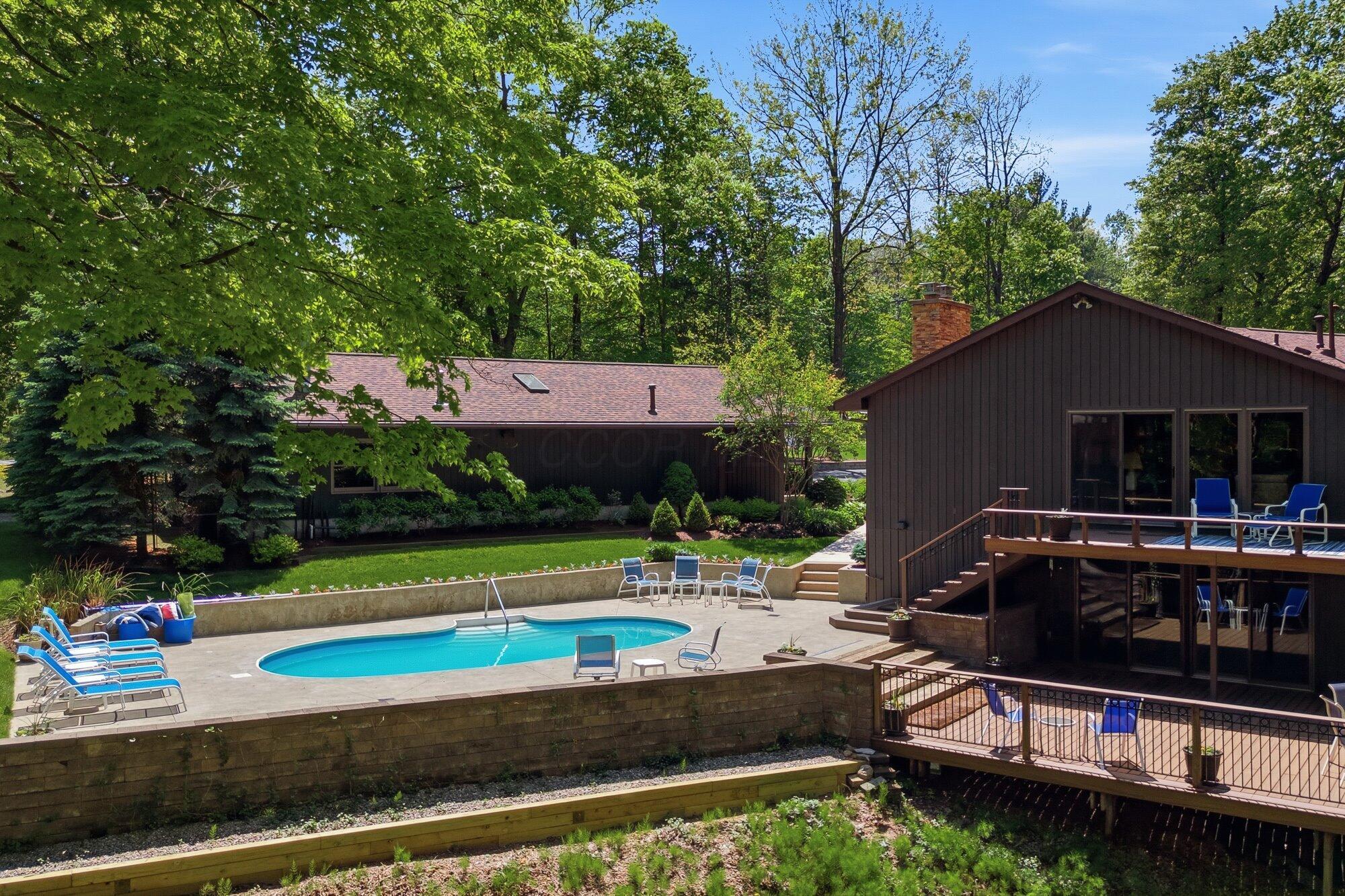 1833 East Hanley Road Mansfield, OH 44903 - Photo 10 of 94 65-aer-deck-1