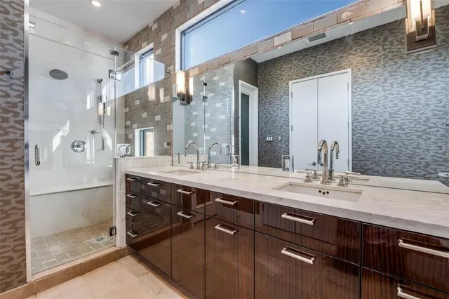 a view of walk in closet