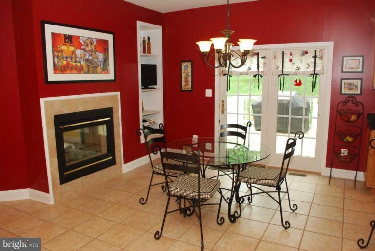 3845 West Chapel Road Aberdeen, MD 21001 - Photo 18 of 28 Kitchen table space or seating area.