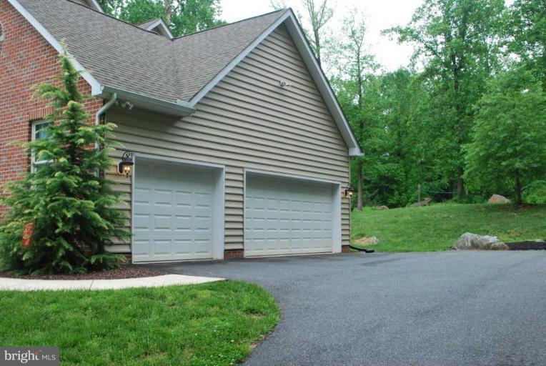 3845 West Chapel Road Aberdeen, MD 21001 - Photo 5 of 28 3 Car Garage