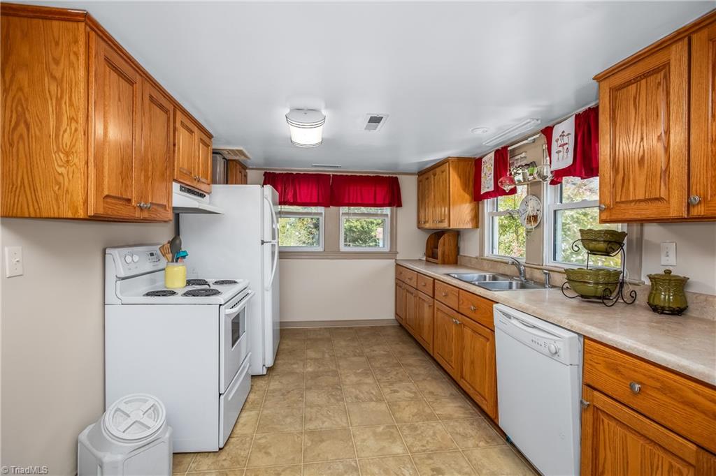 261 Patterson Road Siloam, NC 27047 - Photo 16 of 34