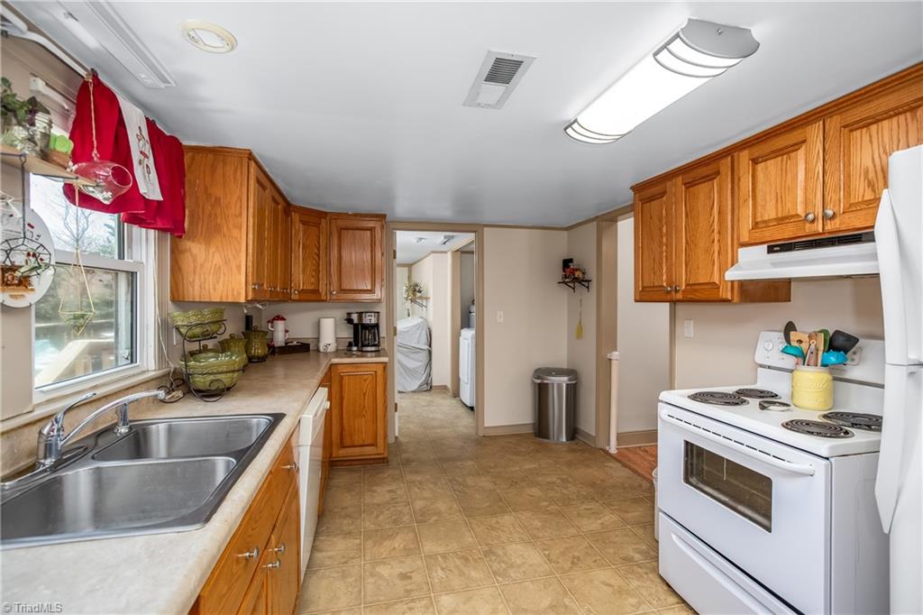 261 Patterson Road Siloam, NC 27047 - Photo 18 of 34