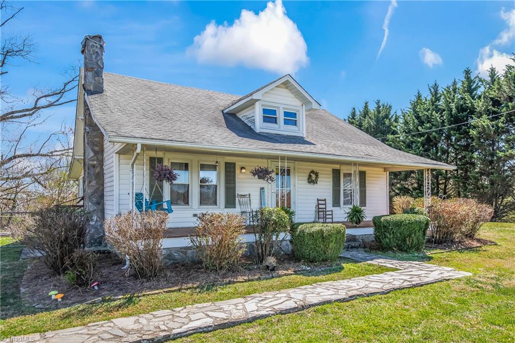 261 Patterson Road Siloam, NC 27047 - Photo 3 of 34