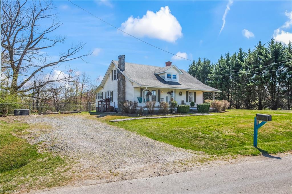 261 Patterson Road Siloam, NC 27047 - Photo 4 of 34